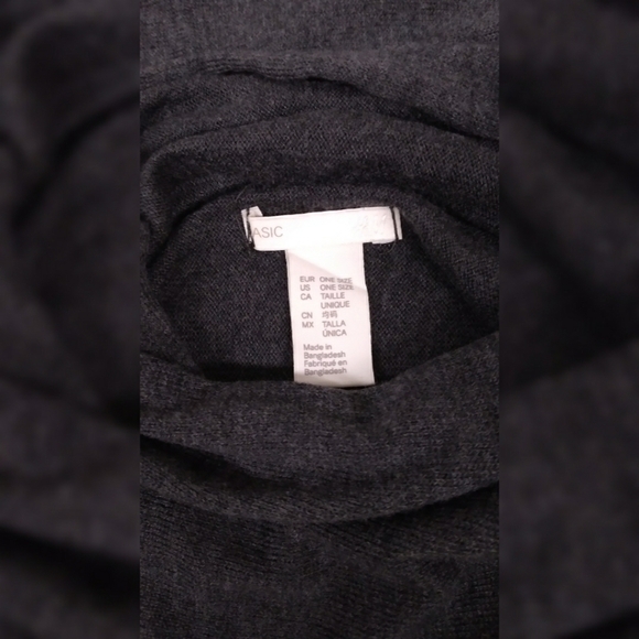 H&M Basic gray rectangular cape - Picture 3 of 10